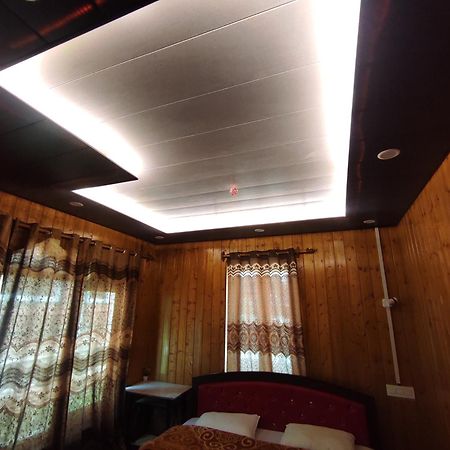 New Zum Zum Hotel & Restaurant Srinagar  Exterior photo