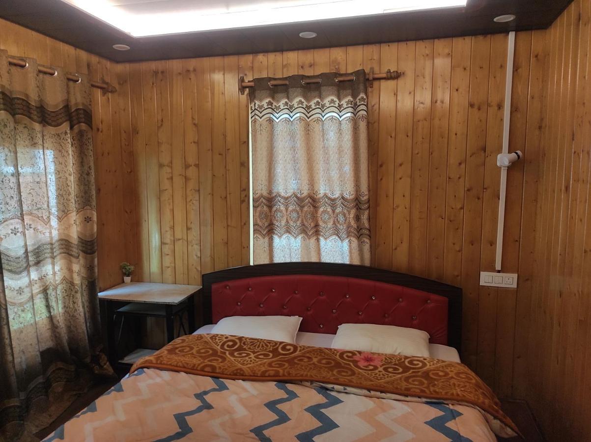 New Zum Zum Hotel & Restaurant Srinagar  Exterior photo